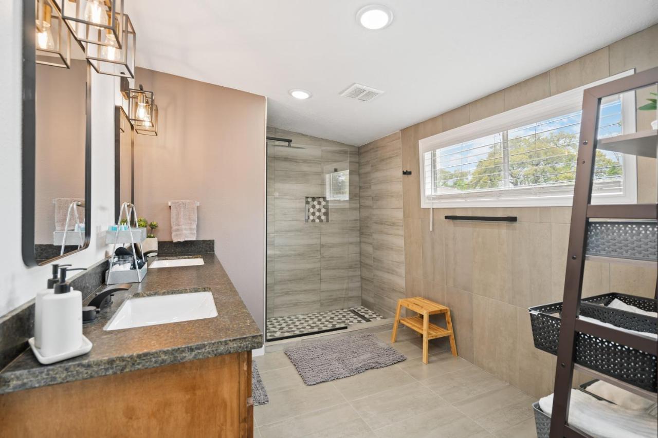 The Gated Modern Home Near Nrg And Medical Center 休斯敦 外观 照片